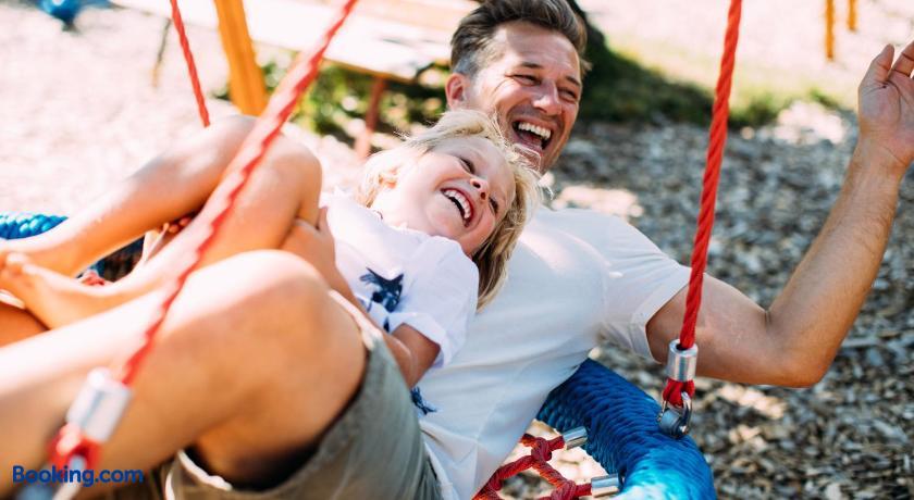 Pitzis Kinderhotel - Family Only