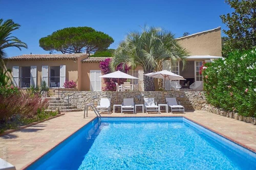 Saint-Tropez, Ocean Front villa with direct access to the beach Provence-Alpes-Côte d'Azur - Ramatuelle visuel 1/5 Saint-Tropez, Ocean Front villa with direct access to the beach Provence-Alpes-Côte d'Azur - Ramatuelle visuel 1/5