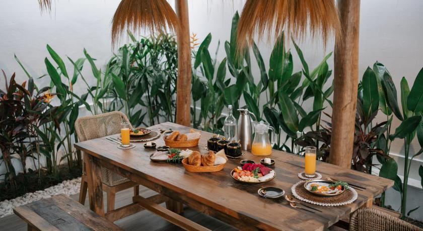 Ehoa Bali Nyanyi Boutique Hotel - In Front Of Entrance To Nuanu