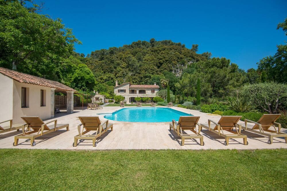 Very spacious and quality beds peaceful villa with big pool, WIFI and air-con Provence-Alpes-Côte d'Azur - Cagnes-sur-Mer visuel 2/5 Very spacious and quality beds peaceful villa with big pool, WIFI and air-con Provence-Alpes-Côte d'Azur - Cagnes-sur-Mer visuel 2/5