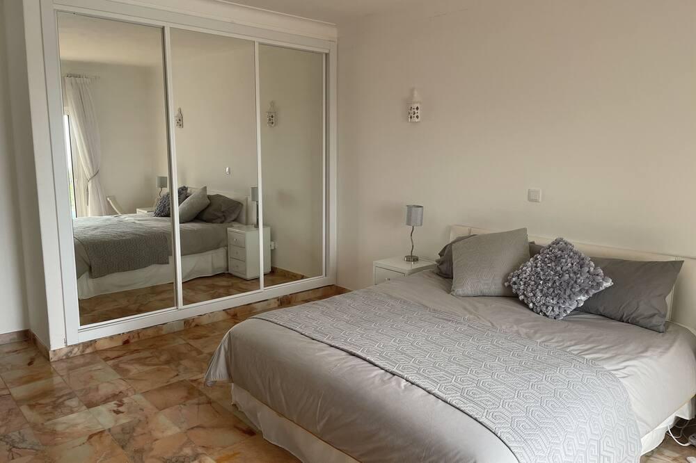 Beautiful cliff-top villa with pool ,vineyard and breathtaking ocean views Algarve - Lagos visuel 5/5 Beautiful cliff-top villa with pool ,vineyard and breathtaking ocean views Algarve - Lagos visuel 5/5