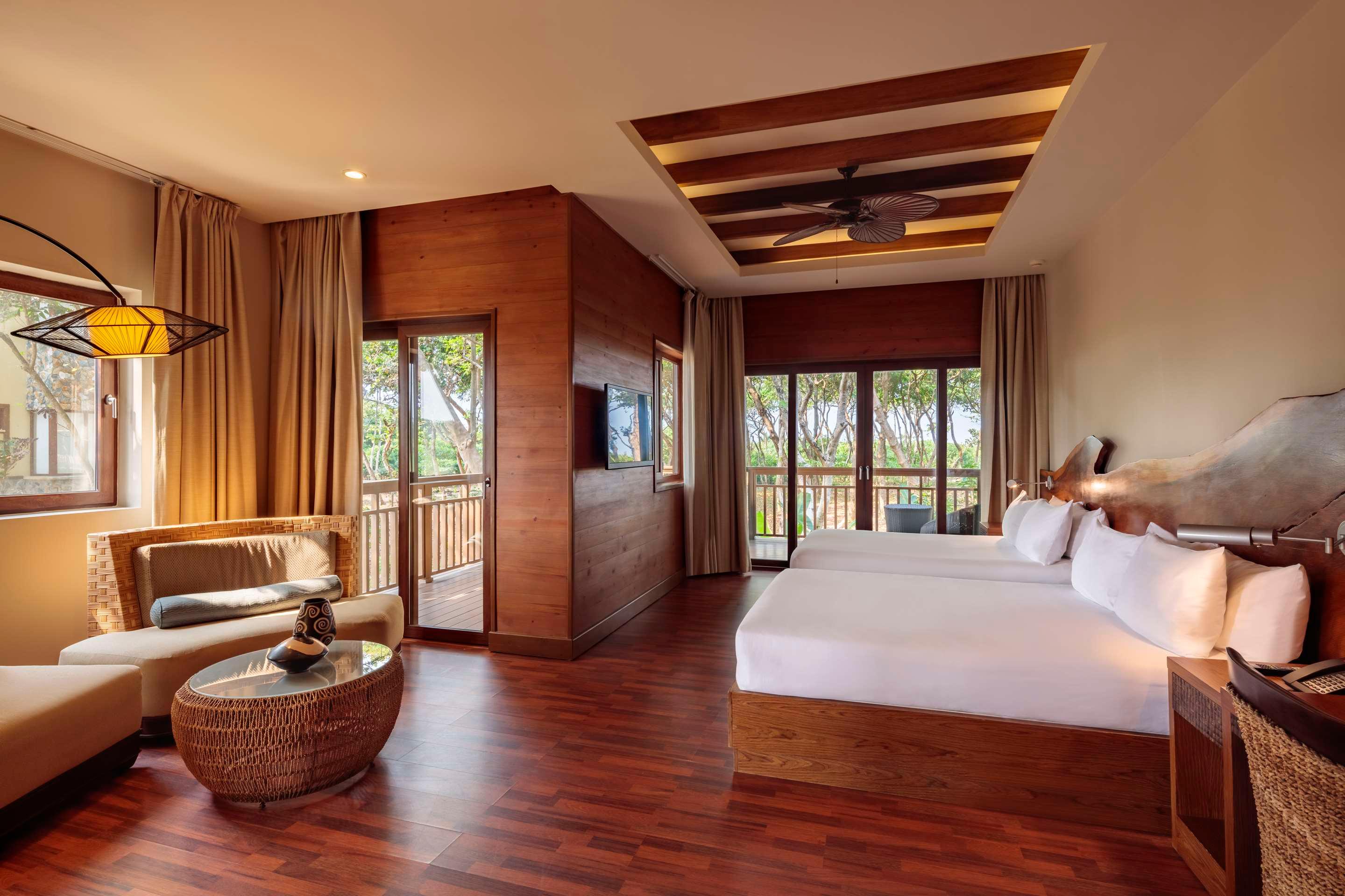 ice-2058707-108234619-933962 Indura Beach & Golf Resort Curio Collection By Hilton