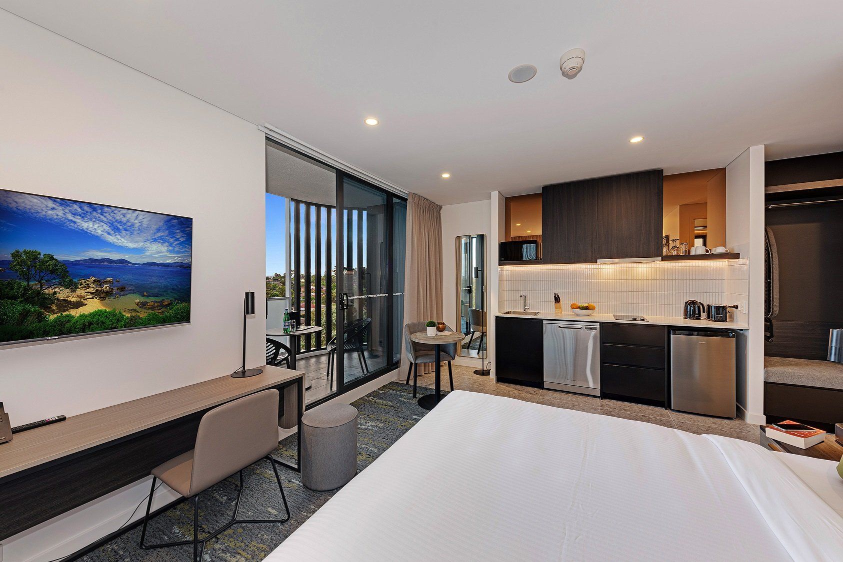 Littomore Suites Kingswood