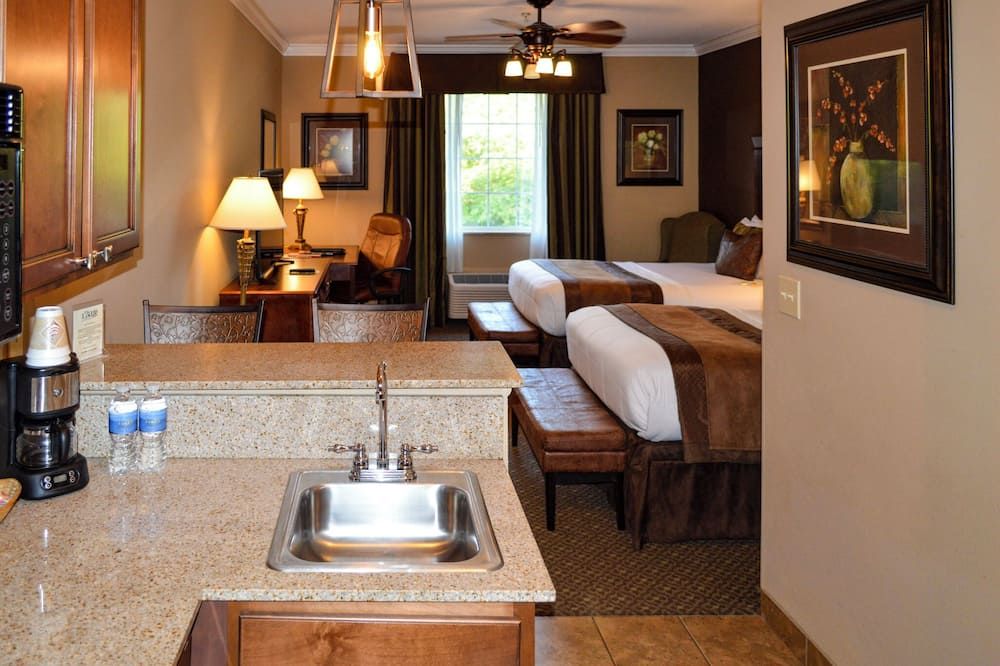 The Lodge at Flat Rock