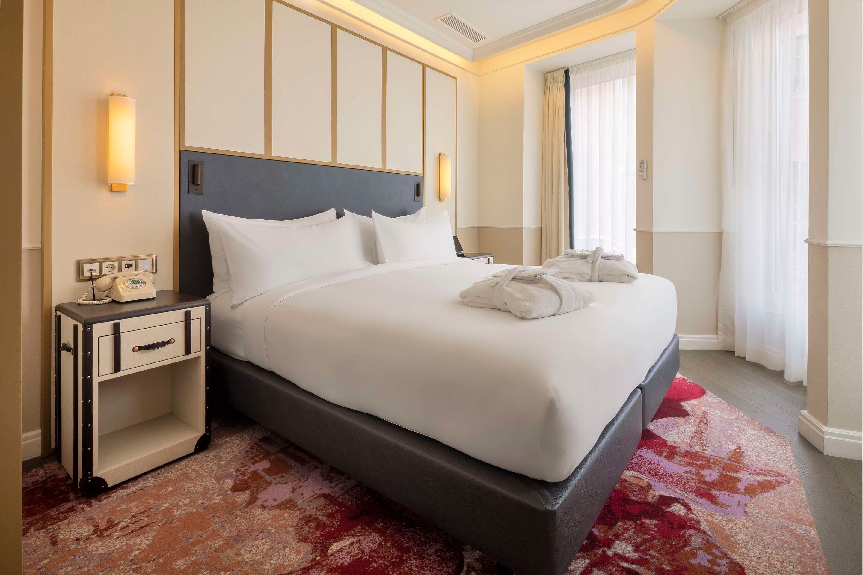 The Emerald House Lisbon, Curio Collection by Hilton