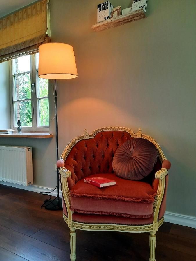 Lake & Library boutique Hotel