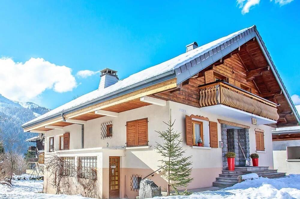 Chalet, resort center, view mountain, sauna, terrace, balcony, fireplace or stove, parking, tv Rhône-Alpes - La Chapelle-d'Abondance visuel 1/5 Chalet, resort center, view mountain, sauna, terrace, balcony, fireplace or stove, parking, tv Rhône-Alpes - La Chapelle-d'Abondance visuel 1/5