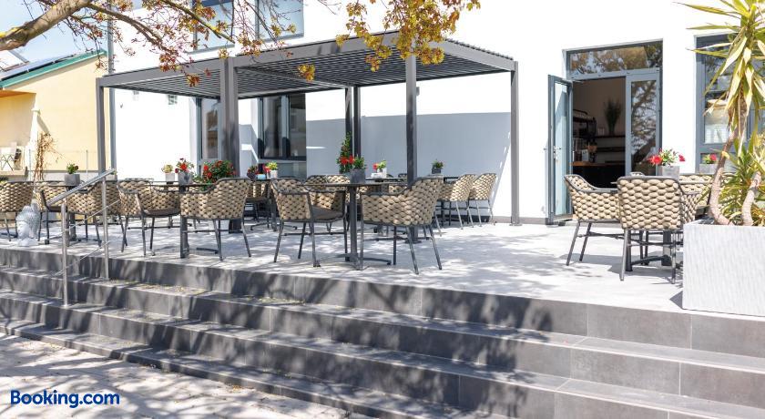 booking-1070737282-451566553-643741 Kracher Hotel Doppelzimmer - inklusive Pool