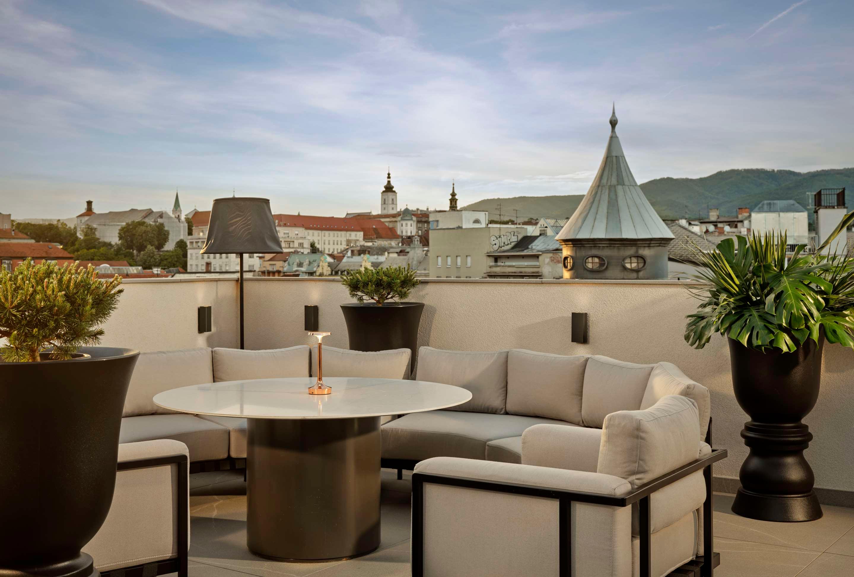 ice-10299400-118218303-461986 art'otel Zagreb