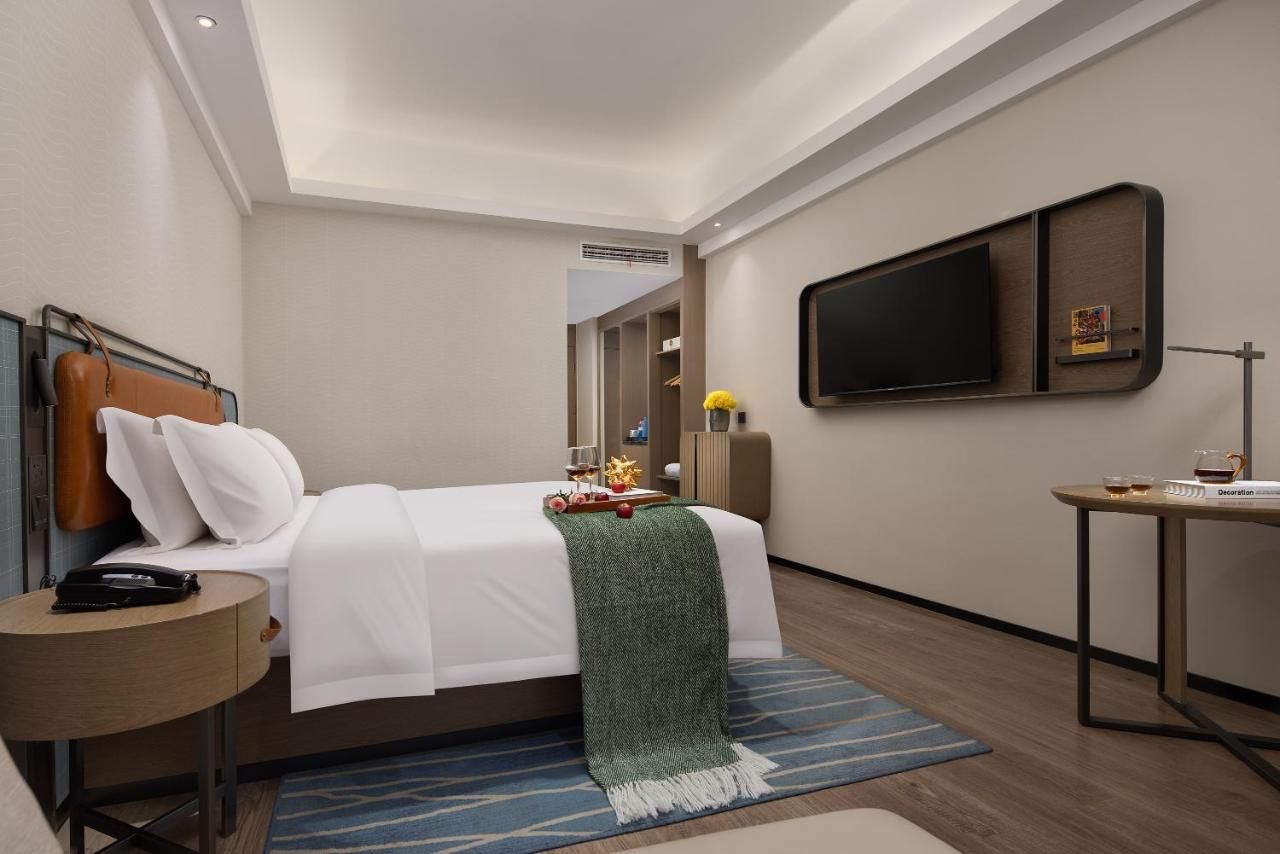 Anya Hotel -Next to Jiefang West Bar Street 2 minutes to the subway station free coffee free laundry free gym, huge windows