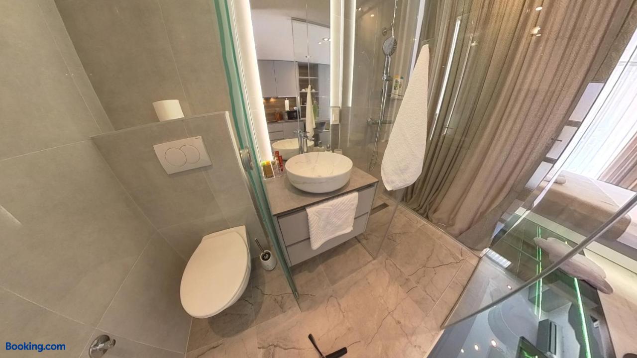 booking-1071692908-581567989-552105 La Luna Petite Suite Deluxe with Free Jacuzzi, Bikes & Covered Parking