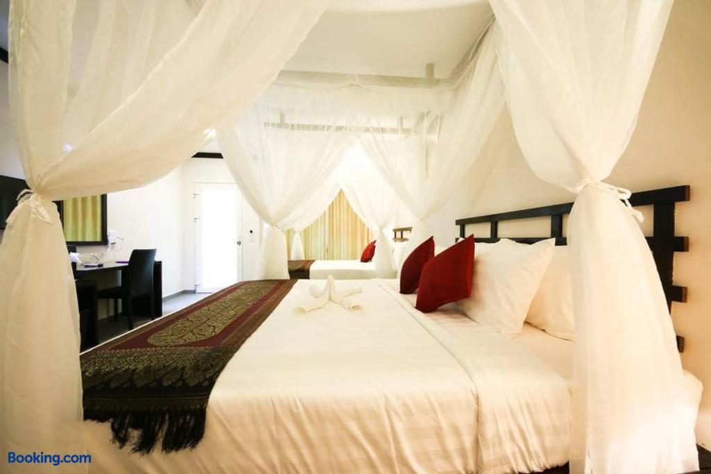 booking-2256125-502049029-284886 Twin Palms Resort