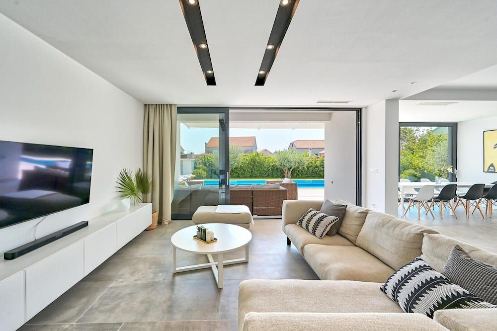 5-bedroom Villa Near Split With Pool