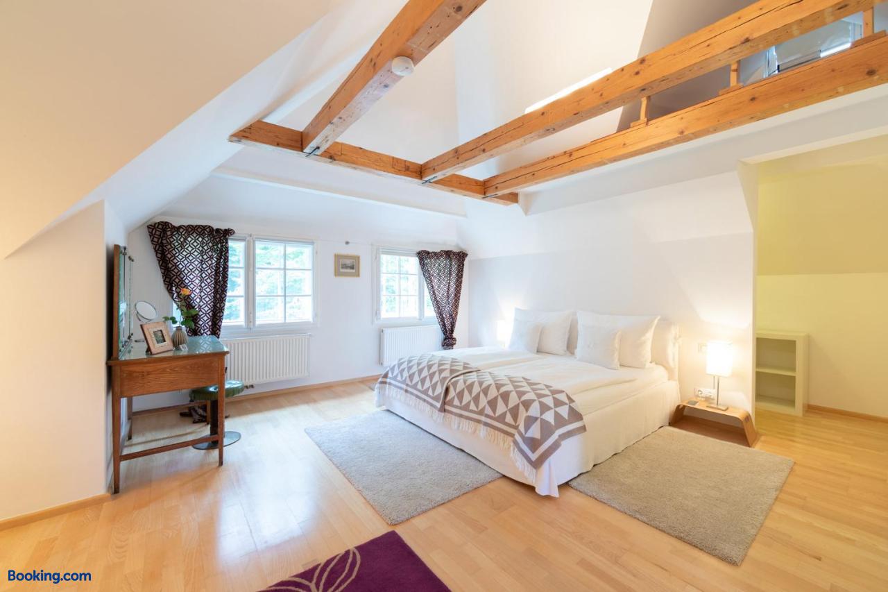 booking-555360-445776362-217125 Schloss Schönau