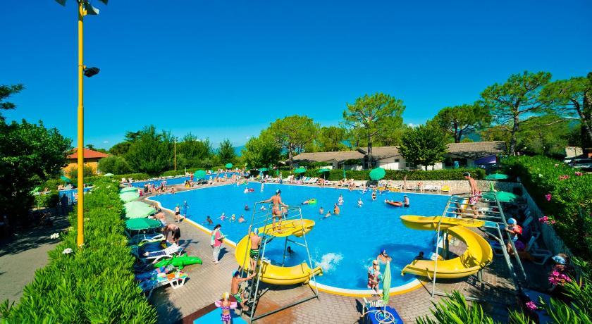 Albatross Mobile Homes on Camping Cisano & San Vito S. p. A. Lombardy - Bardolino visuel 5/5 Albatross Mobile Homes on Camping Cisano & San Vito S. p. A. Lombardy - Bardolino visuel 5/5