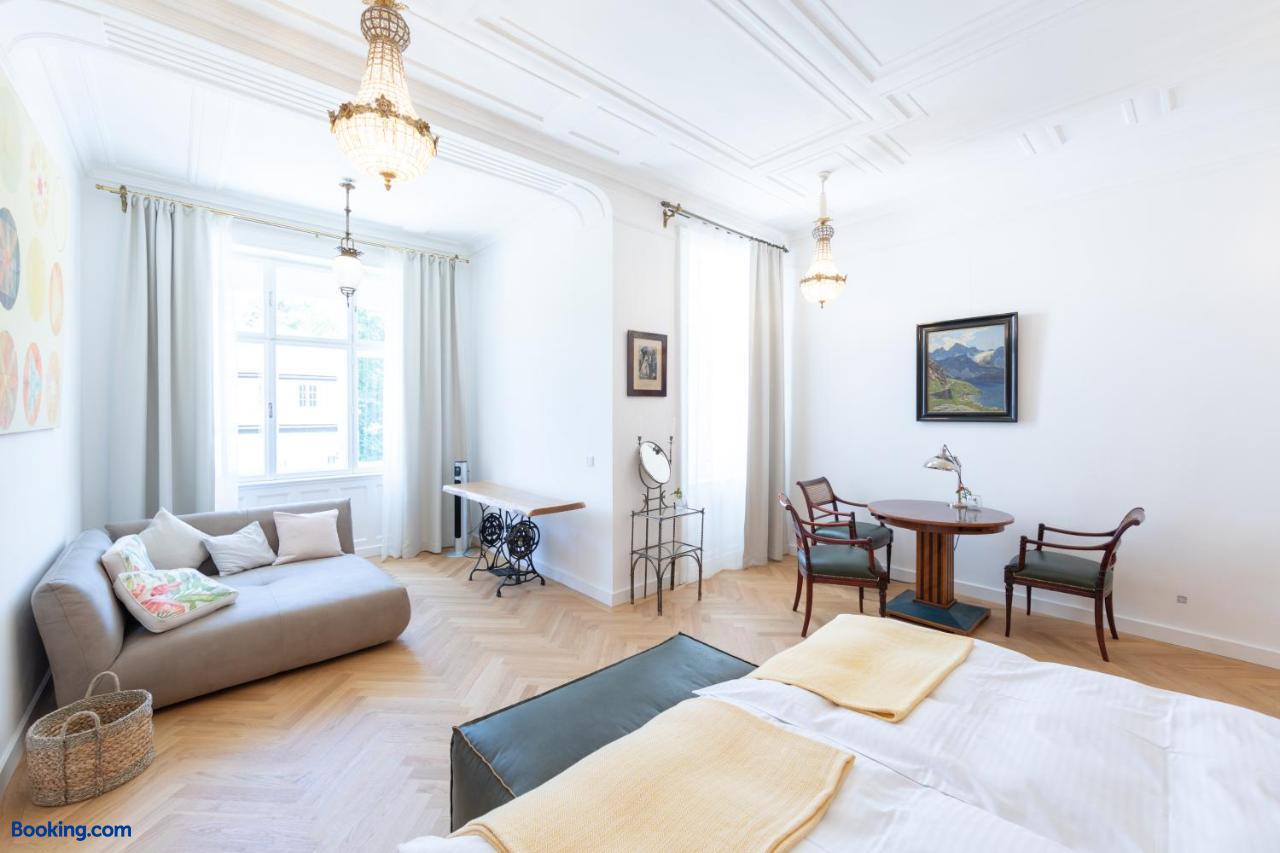 booking-555360-428499392-975068 Schloss Schönau