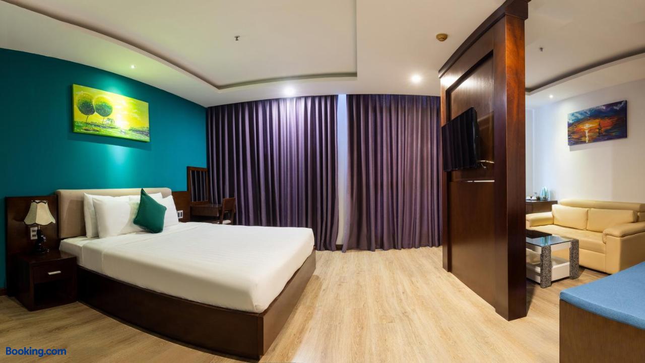 booking-1070875012-585862489-222843 Golden Sun Apartment by New Sky Travel
