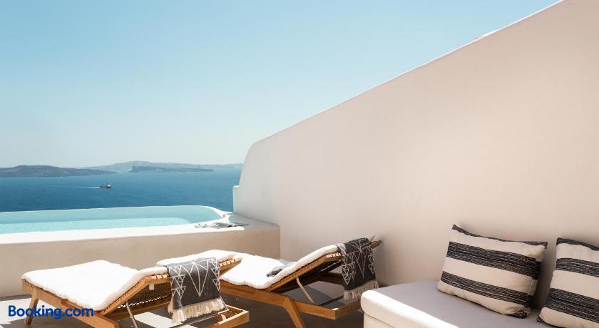 booking-1070793944-483402949-357368 Armenaki Santorini