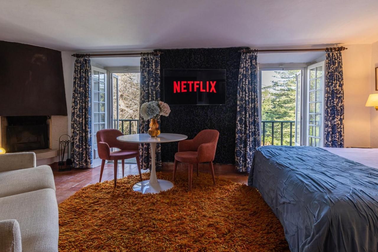 Sintra WOW - Unique double Smart Room in 17th century Palace! Hot tub, Snooker, BBQ, PS5, Sauna, Gym