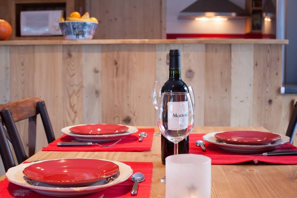 The Rachasses The Feet Of The Great Montets, Overlooking Mont Blanc For 8 People