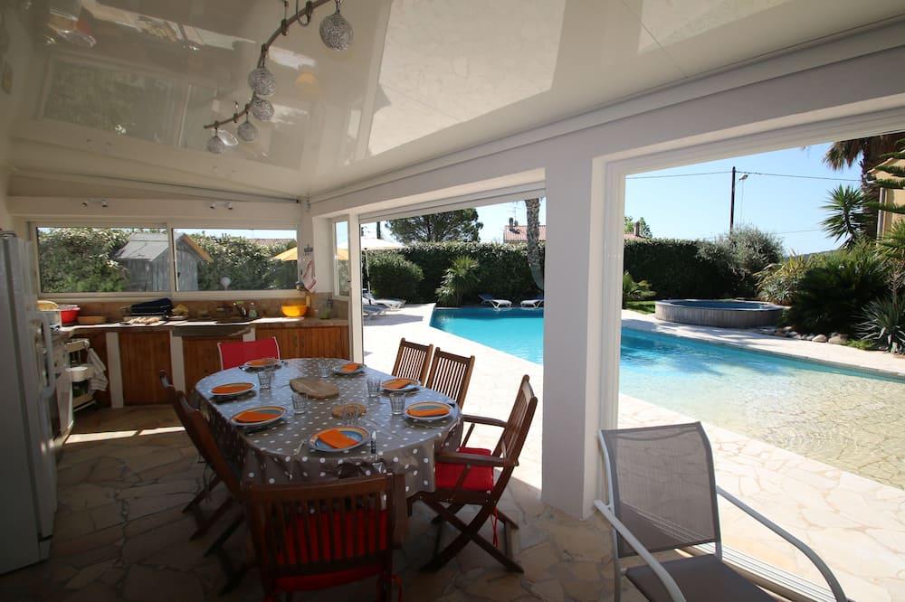 Beautiful Villa With Garden, Swimming Pool And Jacuzzi Close To All Amenities Provence-Alpes-Côte d'Azur - La Farlède visuel 1/5 Beautiful Villa With Garden, Swimming Pool And Jacuzzi Close To All Amenities Provence-Alpes-Côte d'Azur - La Farlède visuel 1/5