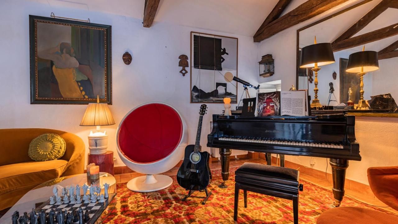 Sintra WOW - Unique double Smart Room in 17th century Palace! Hot tub, Snooker, BBQ, PS5, Sauna, Gym