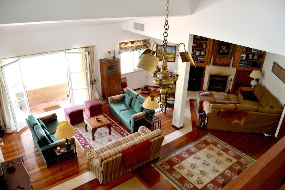 Spacious villa with pool and gardens, close to Sesimbra 40 Km South of Lisbon Lissabon - Sesimbra visuel 4/5 Spacious villa with pool and gardens, close to Sesimbra 40 Km South of Lisbon Lissabon - Sesimbra visuel 4/5