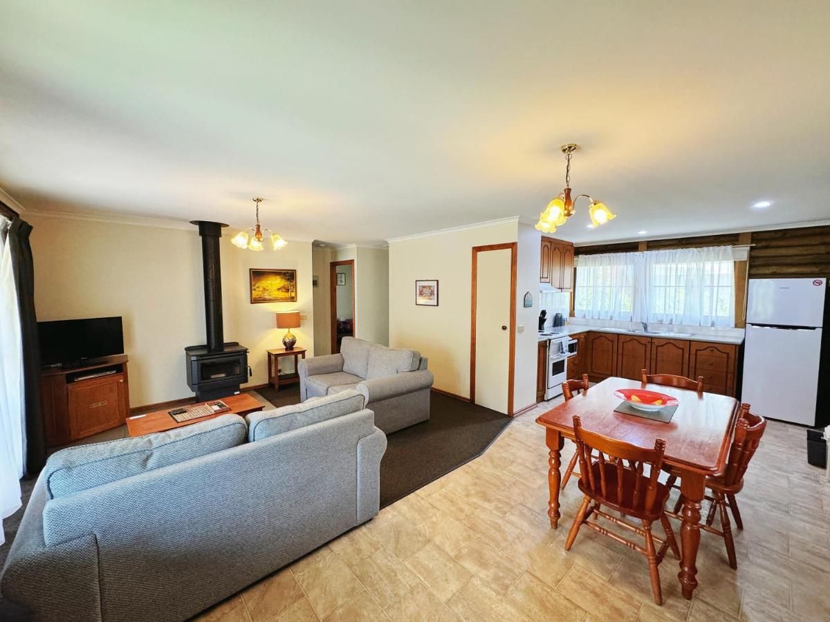 Halls Gap Log Cabins