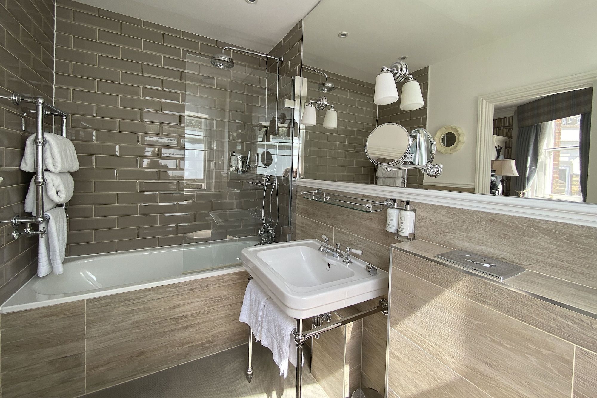 The Clerk & Well Pub & Rooms