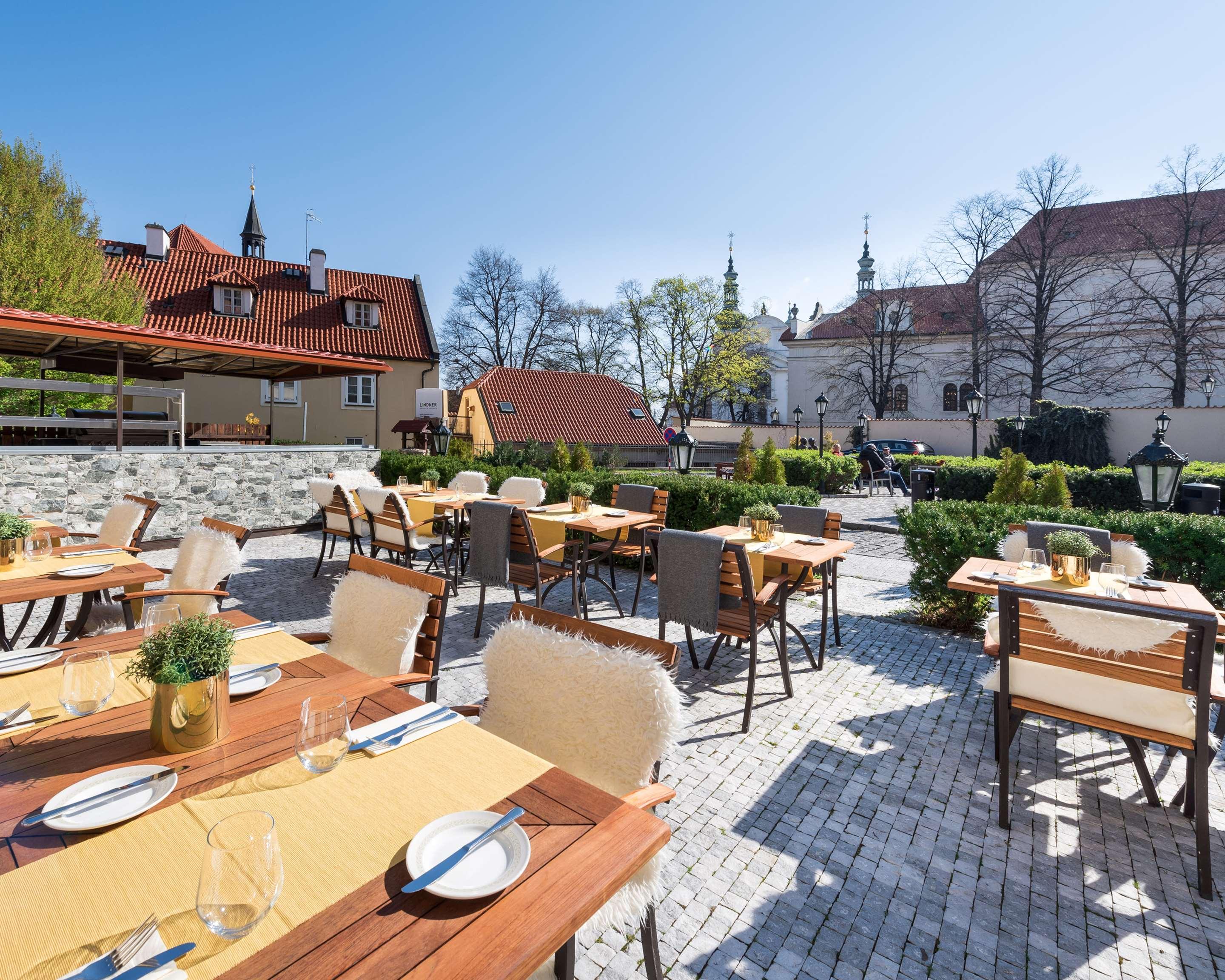 ice-679788-106296532-408441 Lindner Hotel Prague Castle