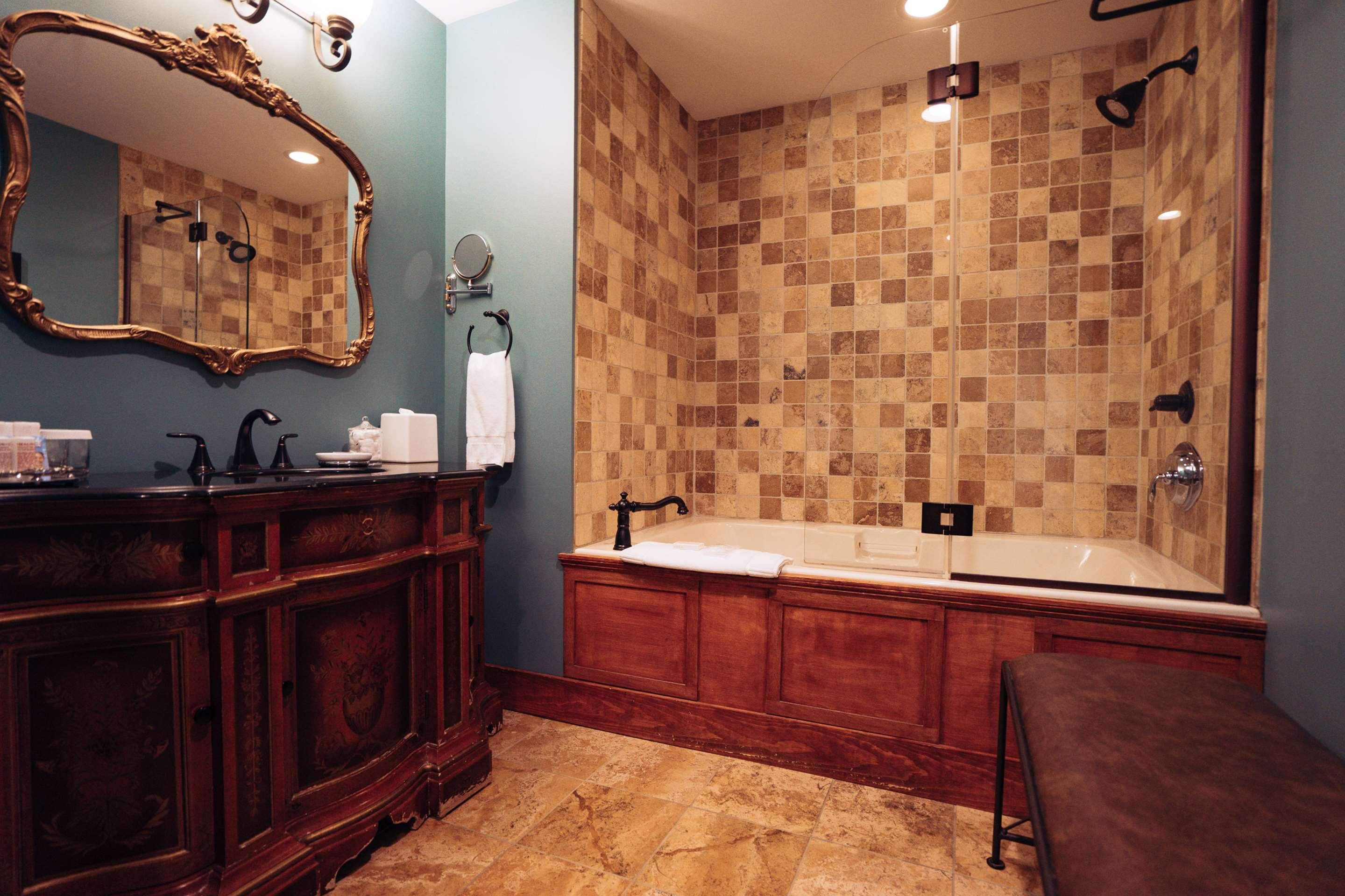 Reluctant Panther Inn & Restaurant