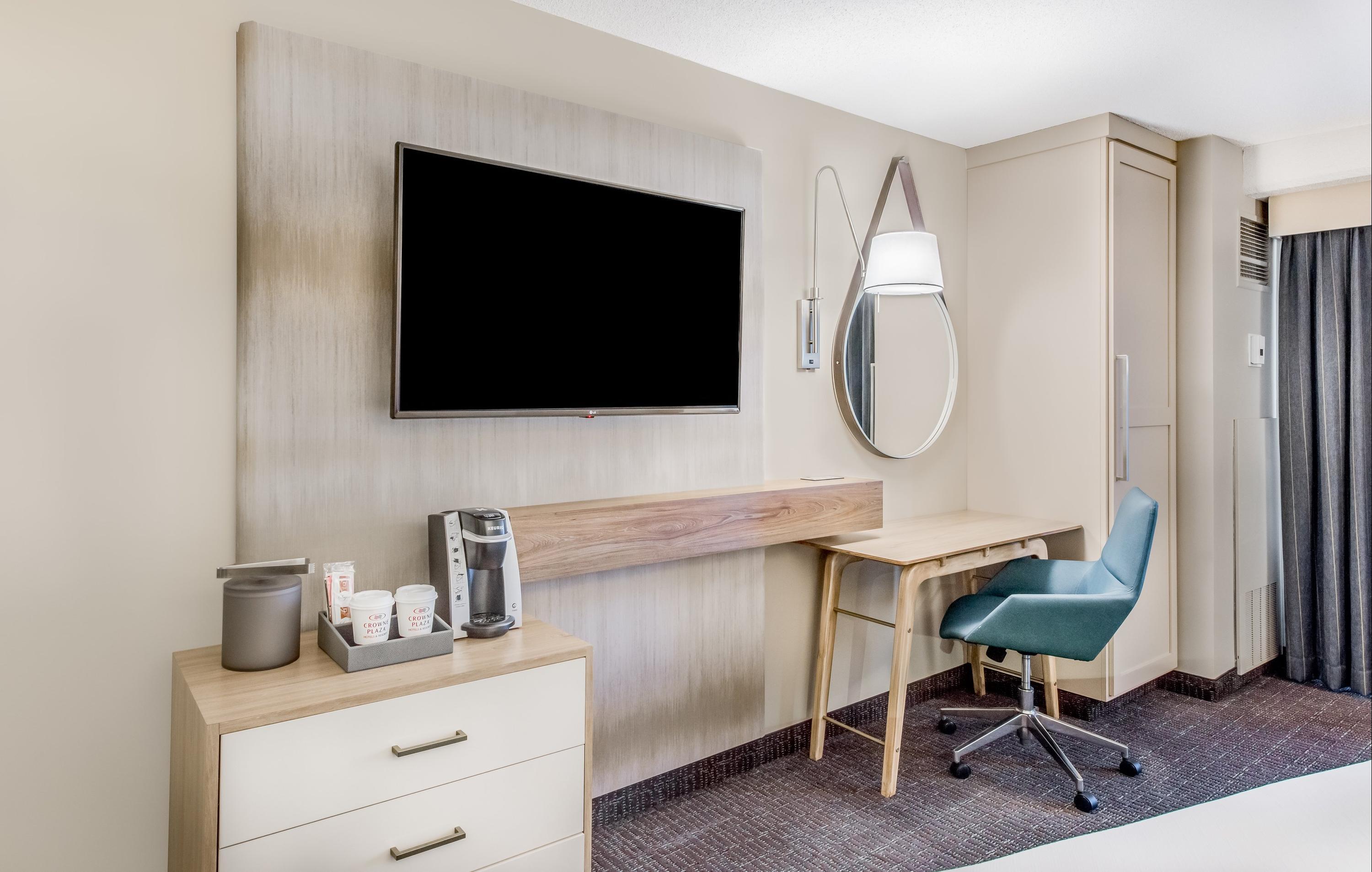 Crowne plaza cleveland at playhouse square 136 2 8 1 cleveland