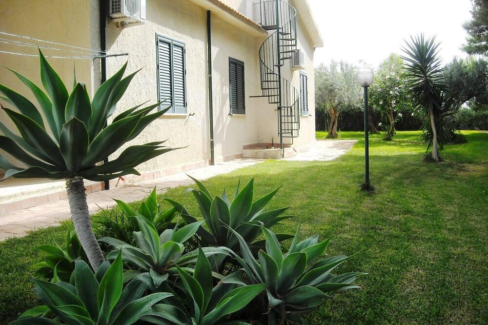 Villa Polimnia sleeps 8. There are 4 bedrooms, two bathrooms and terraces. Sicilië - Menfi visuel 1/5 Villa Polimnia sleeps 8. There are 4 bedrooms, two bathrooms and terraces. Sicilië - Menfi visuel 1/5