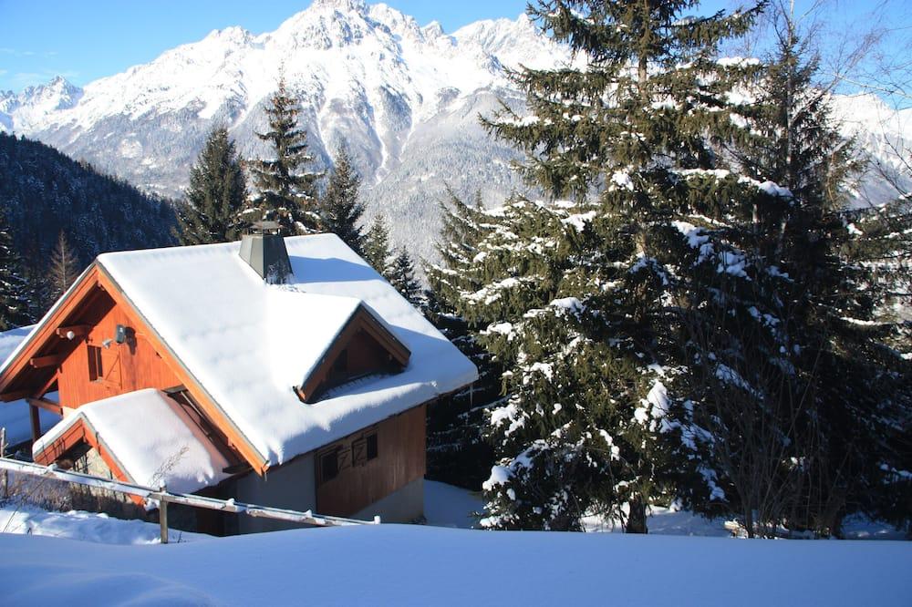 Luxury detached 12-person chalet, few steps from the slopes in heart Alpe d'Huez Rhône-Alpes - Oz-en-Oisans visuel 2/5 Luxury detached 12-person chalet, few steps from the slopes in heart Alpe d'Huez Rhône-Alpes - Oz-en-Oisans visuel 2/5