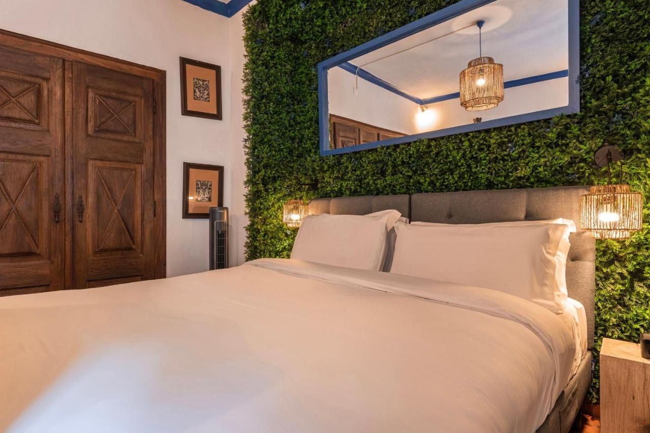 Sintra WOW - Unique double Smart Room in 17th century Palace! Hot tub, Snooker, BBQ, PS5, Sauna, Gym