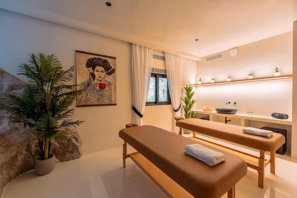 expedia_group-7098866-229214406-050271 Ftelia Black Villas
