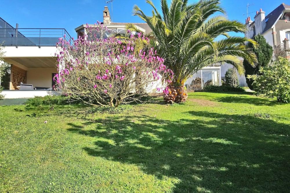 500 m from the sea 75m2 apartment on the ground floor in a villa with a garden Bretagne - Saint-Quay-Portrieux visuel 5/10 500 m from the sea 75m2 apartment on the ground floor in a villa with a garden Bretagne - Saint-Quay-Portrieux visuel 5/10