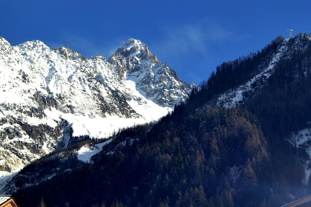 The Rachasses The Feet Of The Great Montets, Overlooking Mont Blanc For 8 People