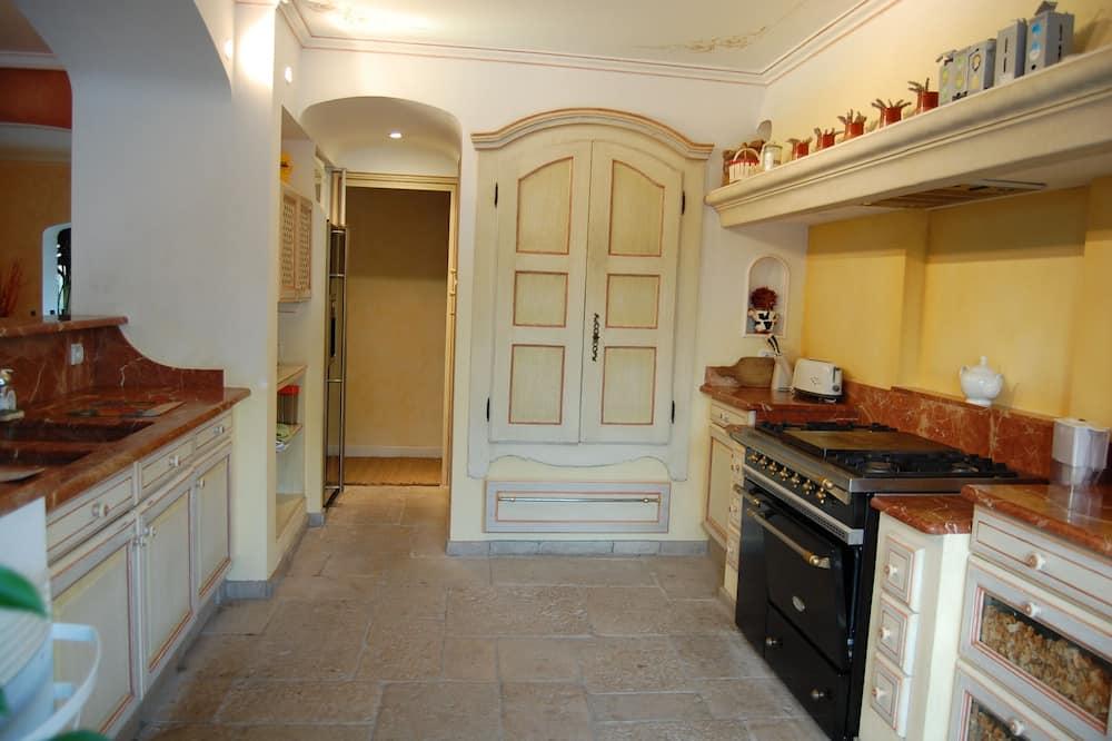Antibes Juan Les Pins: Villa With Pool + Private Tennis Court Near The Sea Provence-Alpes-Côte d'Azur - Antibes visuel 4/5 Antibes Juan Les Pins: Villa With Pool + Private Tennis Court Near The Sea Provence-Alpes-Côte d'Azur - Antibes visuel 4/5