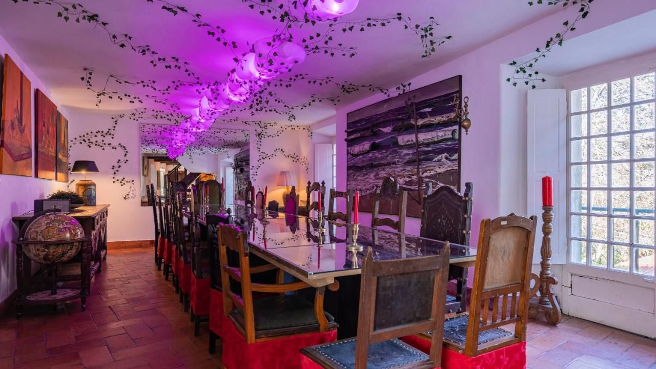 Sintra WOW - Unique double Smart Room in 17th century Palace! Hot tub, Snooker, BBQ, PS5, Sauna, Gym