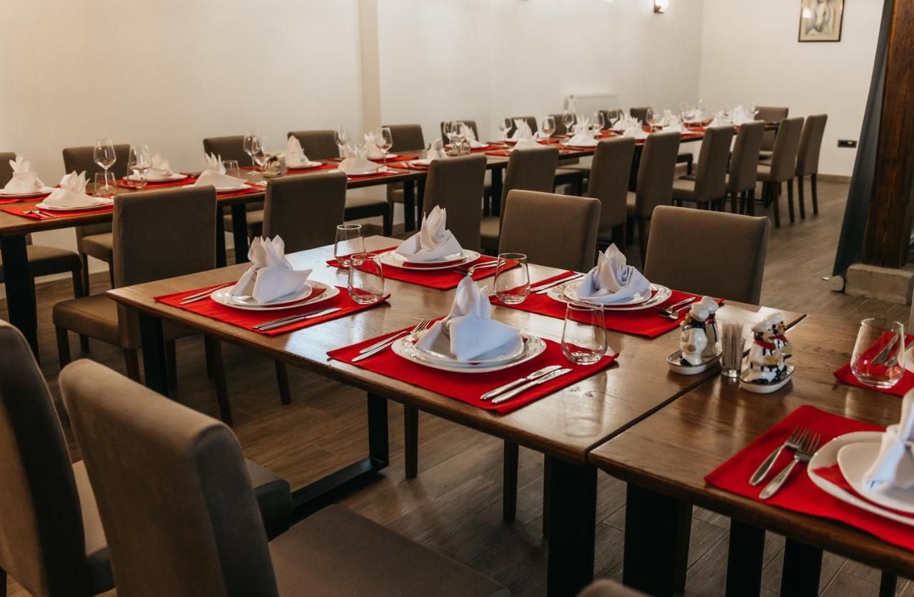 Pansion Mihića dvori