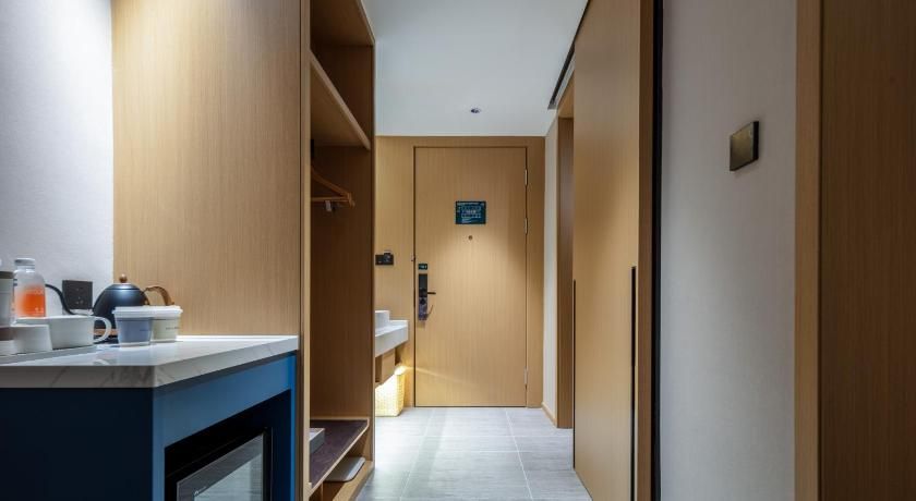 Atour Hotel Meizhou West Railway Station R&F Center