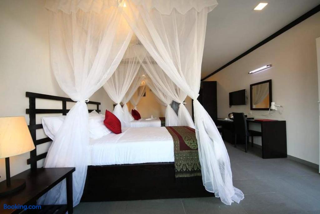 booking-2256125-502049048-342071 Twin Palms Resort