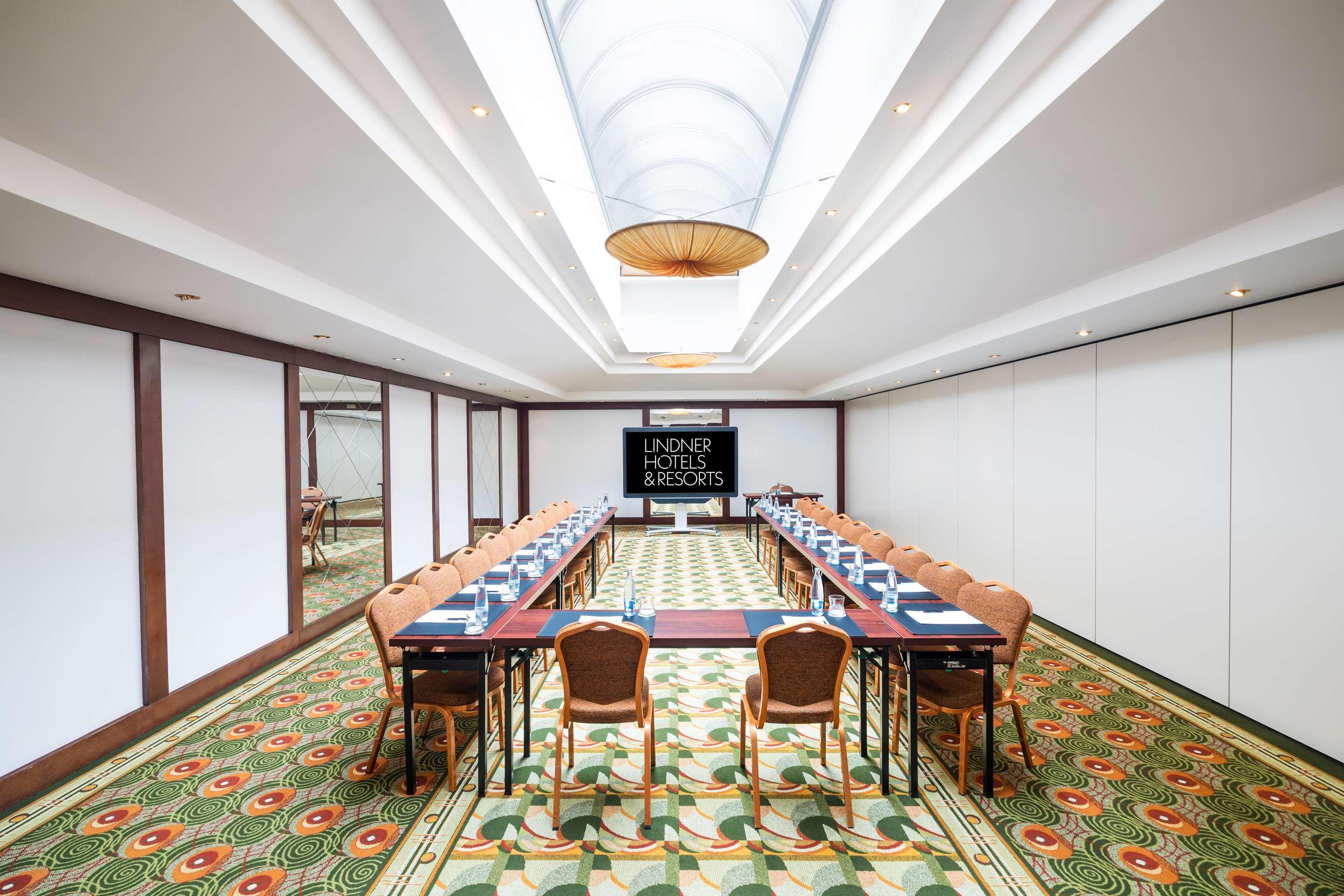 ice-679788-106296433-203828 Lindner Hotel Prague Castle