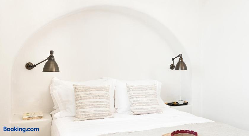 booking-1070793944-483399577-859217 Armenaki Santorini