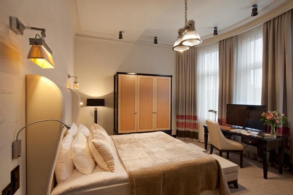 Astoria Hotel