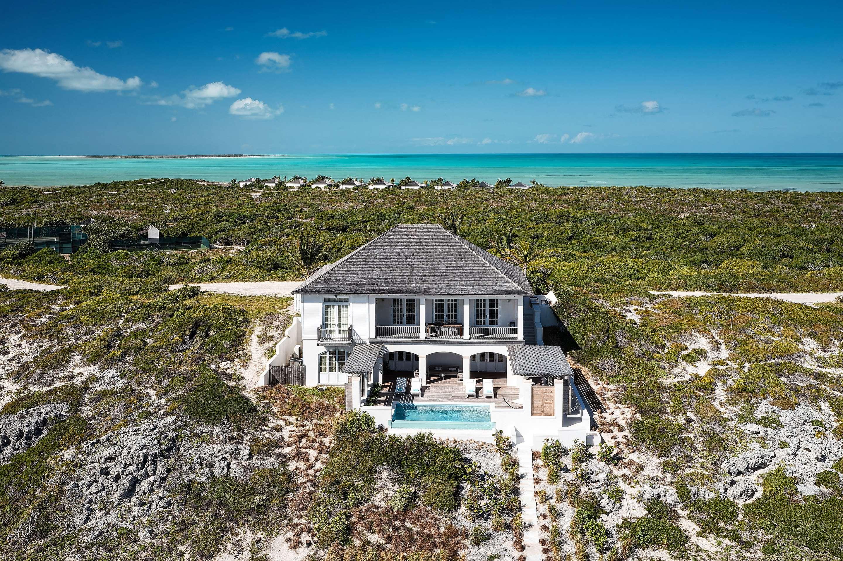 ice-4592231-107641858-648235 The Ambergis Cay