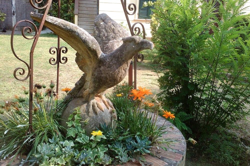 Liberty villa with private garden and parking. Close to the sea and the lake Toscane - Torre del Lago Puccini visuel 4/5 Liberty villa with private garden and parking. Close to the sea and the lake Toscane - Torre del Lago Puccini visuel 4/5