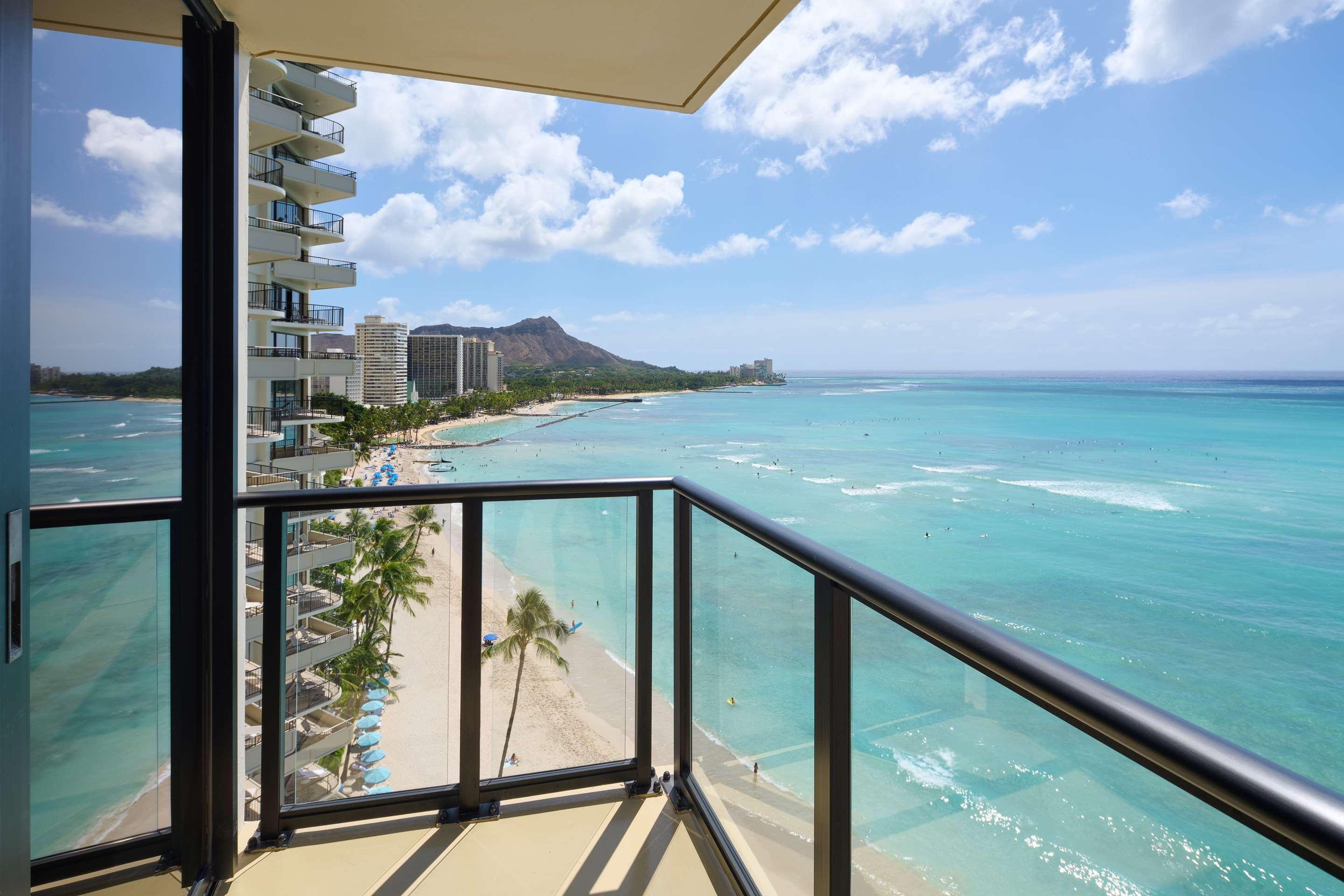 Hilton Hawaiian Village Waikiki Beach Resort from ₪738. Honolulu Hotel  Deals & Reviews - KAYAK