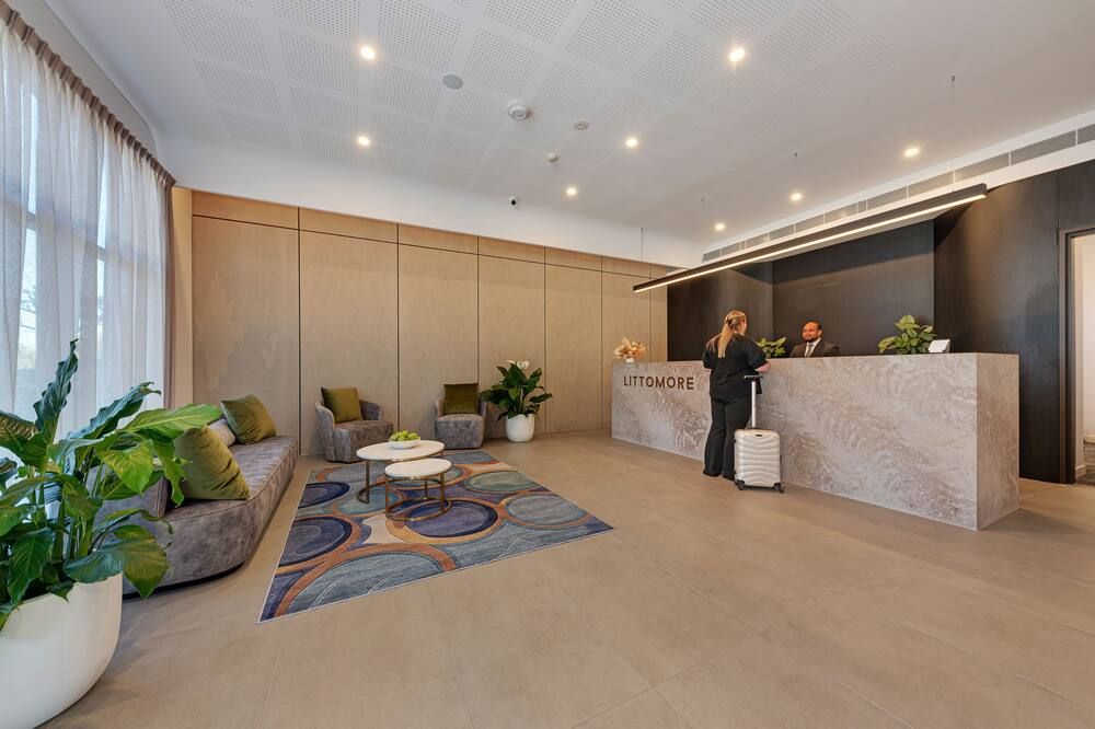 Littomore Suites Kingswood